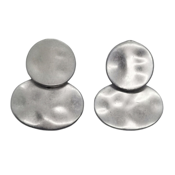 PREMIER DESIGNS VINTAGE MATTE SILVERTONED HAMMERED DESIGN MODERNIST EARRINGS - Picture 1 of 3